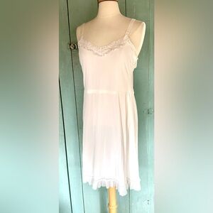 VTG 50's 60's Her Majestys CRYSTAL PLEAT Lace Full SLIP Dress Nylon Bridal 36